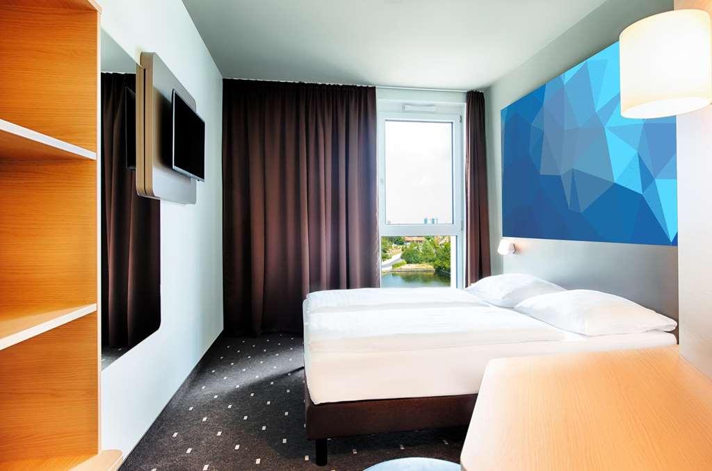 B&B Hotel Филлинген-Швеннинген Номер фото