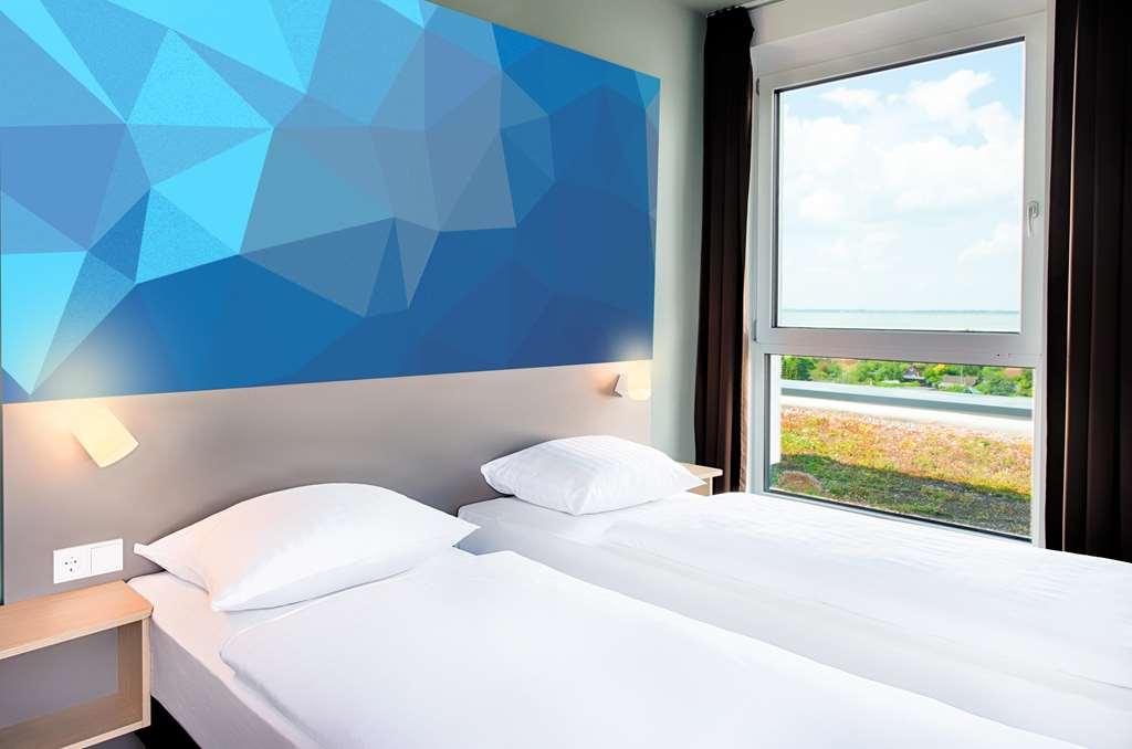 B&B Hotel Филлинген-Швеннинген Номер фото